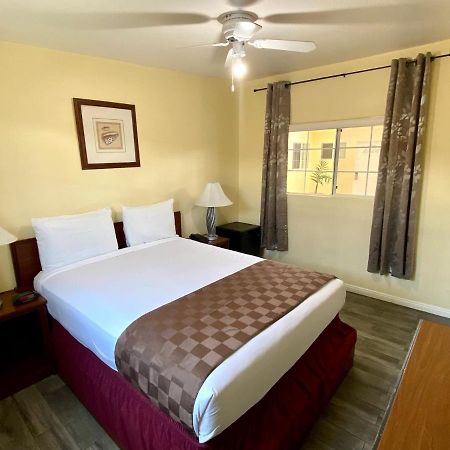 Europa Inn & Suites Desert Hot Springs Ngoại thất bức ảnh