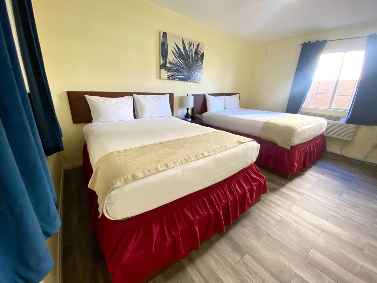 Europa Inn & Suites Desert Hot Springs Ngoại thất bức ảnh