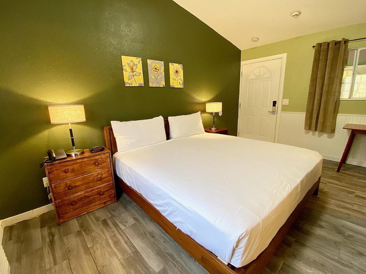 Europa Inn & Suites Desert Hot Springs Ngoại thất bức ảnh