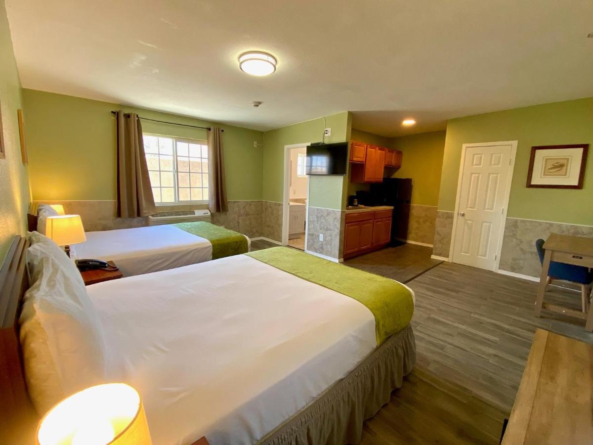 Europa Inn & Suites Desert Hot Springs Ngoại thất bức ảnh