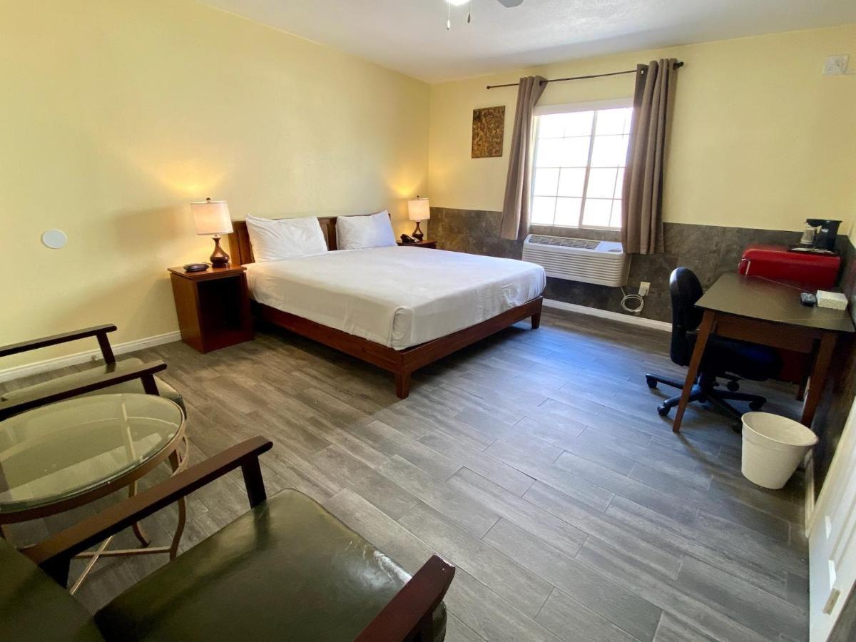Europa Inn & Suites Desert Hot Springs Ngoại thất bức ảnh