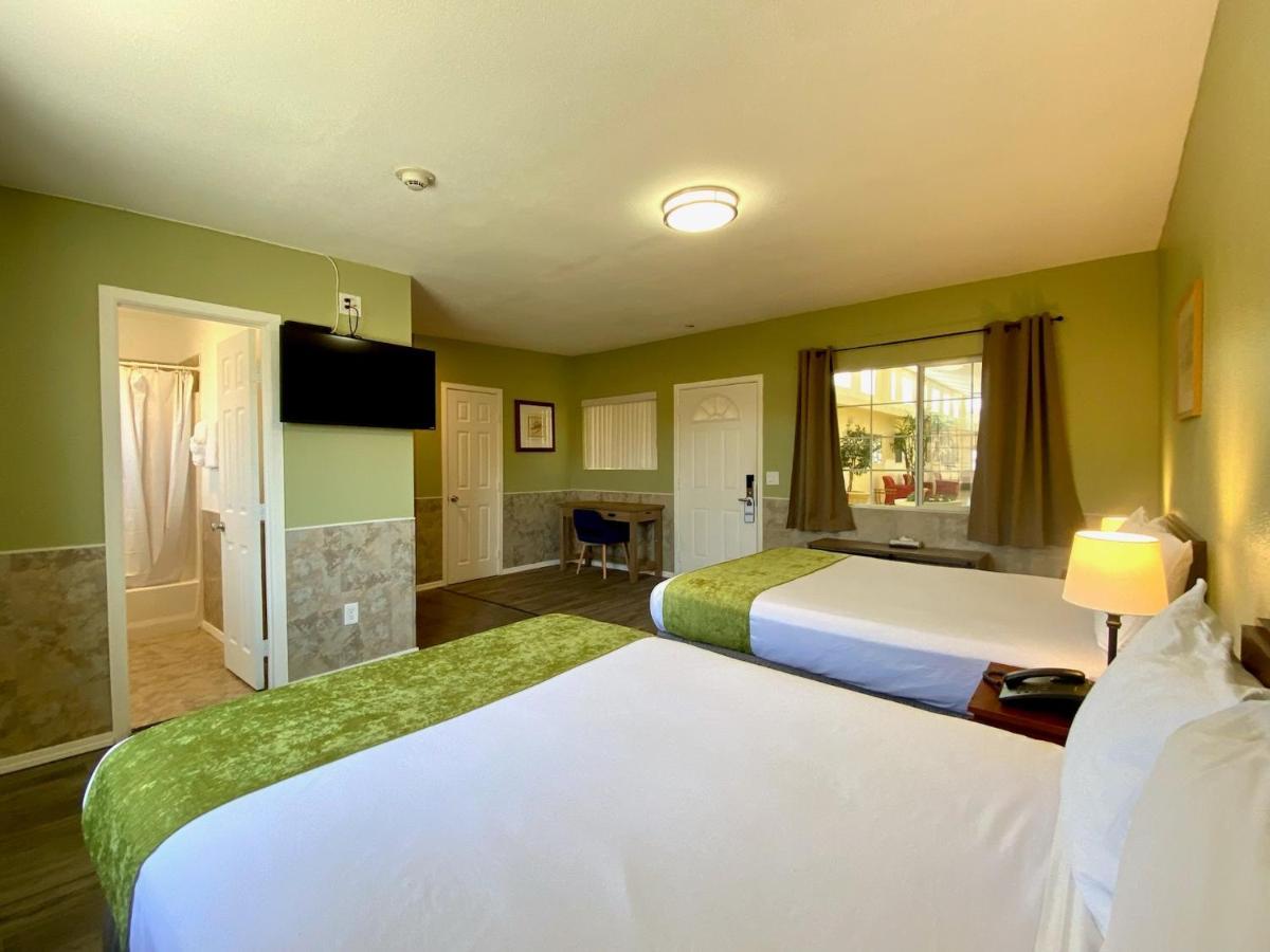 Europa Inn & Suites Desert Hot Springs Ngoại thất bức ảnh