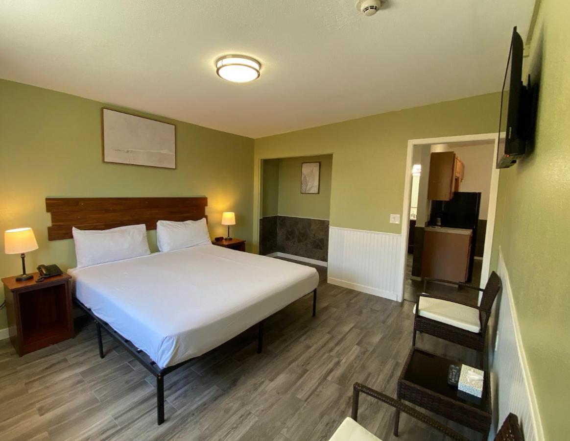 Europa Inn & Suites Desert Hot Springs Ngoại thất bức ảnh
