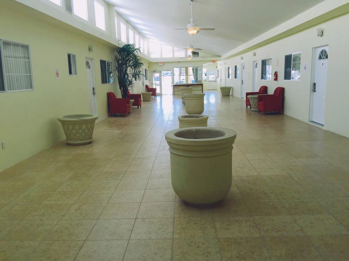 Europa Inn & Suites Desert Hot Springs Ngoại thất bức ảnh