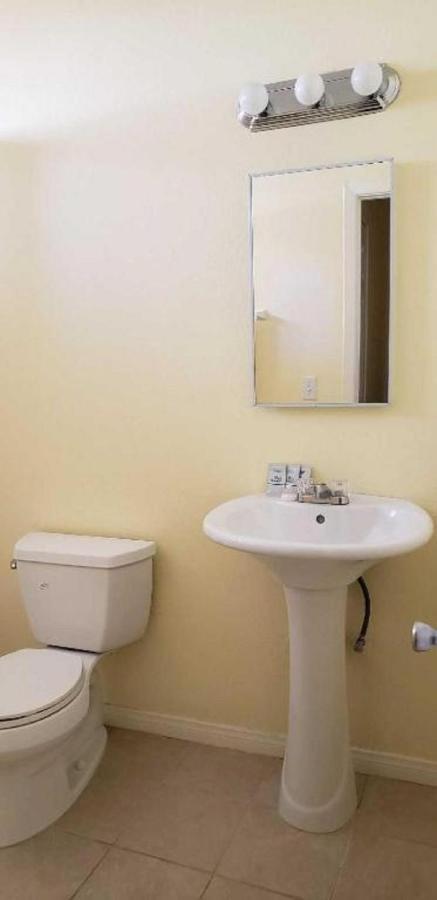 Europa Inn & Suites Desert Hot Springs Ngoại thất bức ảnh